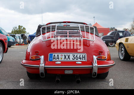 NORDLINGEN, ALLEMAGNE - 29 avril 2017 : Porsche 356 SC à l'MotoTechnika voiture oldtimer oldtimer réunion le 29 avril 2017 à Nordlingen, Allemagne. L'arrière Banque D'Images