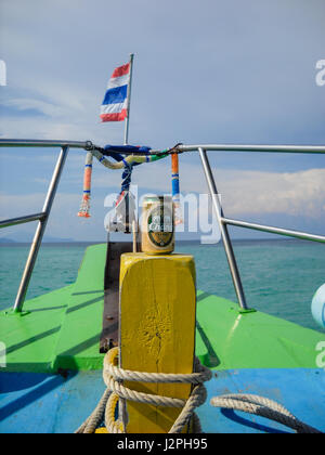 Sur un bateau près de l'île. Banque D'Images