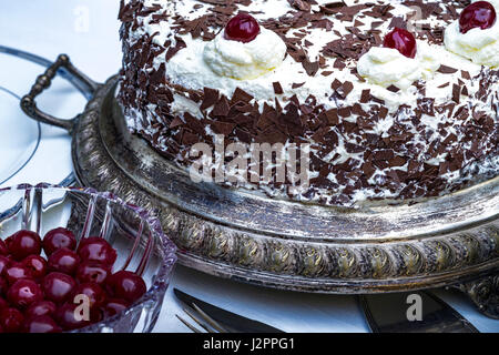 Un gâteau typiquement allemand Schwarzwälder Kirschtorte : en Allemagne Banque D'Images