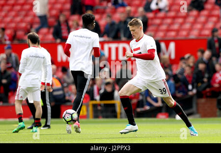 Scott Manchester United, McTominay pendant le préchauffage avant la Premier League match à Old Trafford, Manchester. Banque D'Images