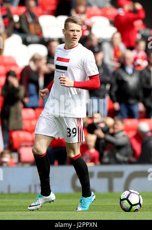 Scott Manchester United, McTominay pendant le préchauffage avant la Premier League match à Old Trafford, Manchester. Banque D'Images