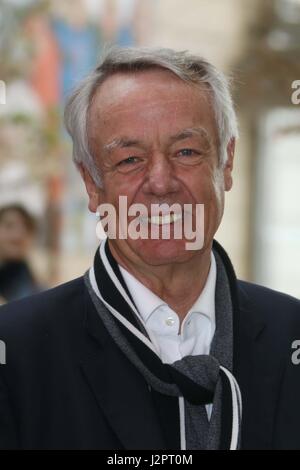 Pâques Lindt charity event de l'aide de 'Budnianer e.V" et "Hamburger Tafel e.V.' à Europa Passage avec cordon : Woehlke (Budnikowski) Où : Hambourg, Allemagne Quand : 30 Mars 2017 Banque D'Images