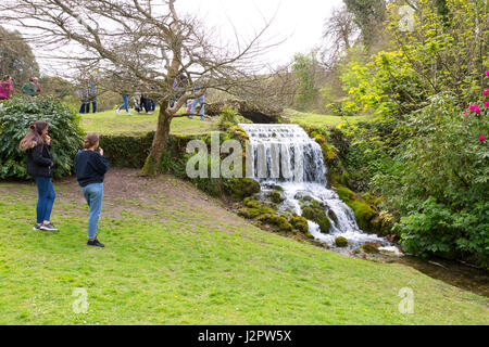 Maison Littelbredy Bridehead, Dorset, UK - la cascade dans les jardins, avec en série TV Broadchurch Banque D'Images