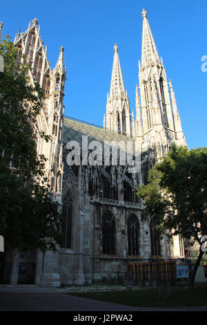 Une église (Votivkirche) à Vienne (Autriche). Banque D'Images