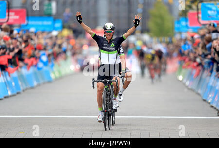 L'équipe de Dimension Data Serge Pauwels remporte la troisième étape du Tour de Yorkshire. Banque D'Images