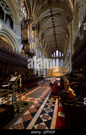 Une vue de l'Quire à l'autel à la Cathédrale d'Ely, Cambrigeshire, Royaume-Uni Banque D'Images