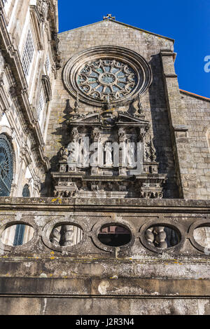 Façade de l'église de Saint François (Igreja de São Francisco) dans la ville de Porto sur la péninsule ibérique, deuxième plus grande ville du Portugal Banque D'Images