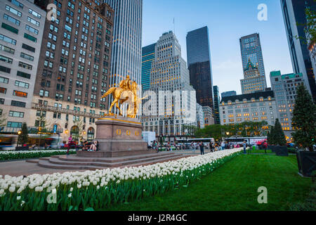 Golden William Tecumseh Sherman Monument sur Grand Army Plaza, à New York City Banque D'Images