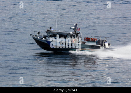 La police portuaire dans le Puget Sound, près de Seattle, Washington. Banque D'Images