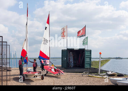 La Reine Mary Club de voile sur Queen Mary réservoir, Ashford, Surrey, Angleterre, Royaume-Uni Banque D'Images