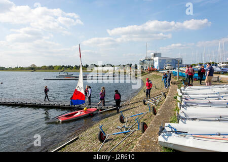 La Reine Mary Club de voile sur Queen Mary réservoir, Ashford, Surrey, Angleterre, Royaume-Uni Banque D'Images