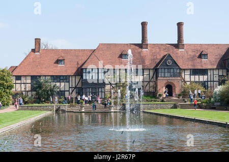 Le laboratoire et canal à la Royal Horticultural Society's garden à Wisley, Wisley, Surrey, Angleterre, Royaume-Uni Banque D'Images