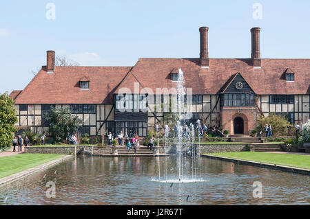 Le laboratoire et canal à la Royal Horticultural Society's garden à Wisley, Wisley, Surrey, Angleterre, Royaume-Uni Banque D'Images