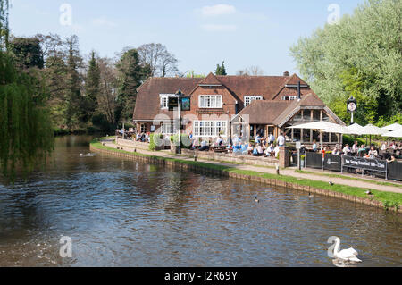 L'Anchor Hotel, Pyrford Lock, Pyrford, Surrey, Angleterre, Royaume-Uni Banque D'Images