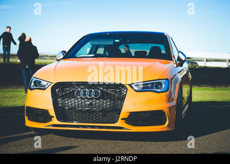 Le circuit de Goodwood Motor, Chichester, West Sussex, Royaume-Uni. 6 novembre 2016. Voiture Audi S1 Orange à Goodwood Motor circuit pour le Goodwood 'chaud' (berline bicorps) Breakfast Club Car Rencontrez l'événement sur un frais et froid, matin d'hiver ensoleillé. © Vous Bailey / Alamy Banque D'Images