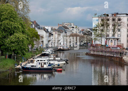 Scène de rivière dans la ville historique de Gand, Belgique Banque D'Images