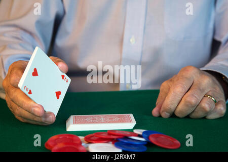 Coupe homme cartes au jeu de Poker Banque D'Images