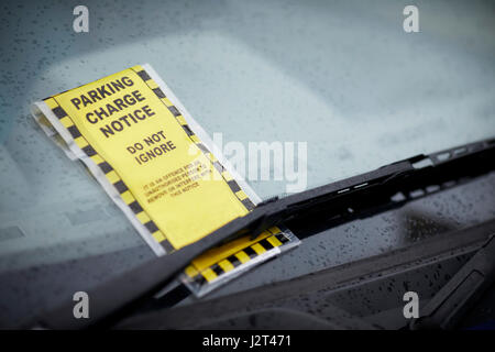 Avis sur les droits de stationnement sur un parking privé à Manchester Banque D'Images