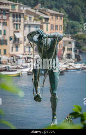 Une sculpture d'un esclave trouvé dans les jardins de sculptures à Portofino en ligurie, italie Banque D'Images