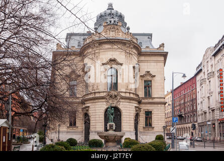 BUDAPEST, HONGRIE - le 21 février 2016 : Metropolitan Ervin Szabo Library est le plus grand réseau de bibliothèques à Budapest, Hongrie. Bibliothèque est situé dans le Banque D'Images