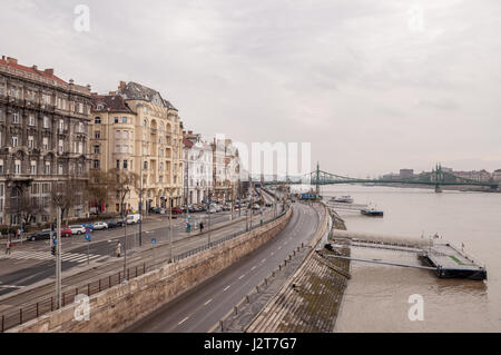 BUDAPEST, HONGRIE - le 21 février 2016 : Le quai du Danube à Budapest, Hongrie Banque D'Images