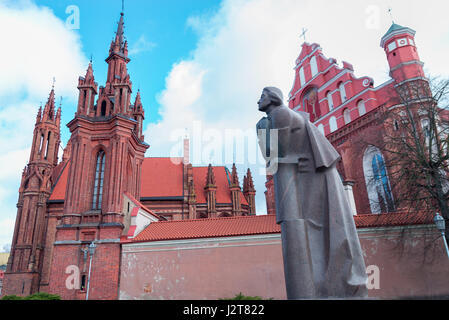 Castel saint Anna et François d'assise d'églises à Vilnius, Lituanie. Banque D'Images