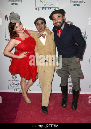 Los Angeles, CA, USA. Apr 30, 2017. Clients, à Zimmer Children's Museum "Nous jouons tous' Événement Au Zimmer Children's Museum en Californie le 30 avril 2017. Credit : Fs/media/Alamy Punch Live News Banque D'Images