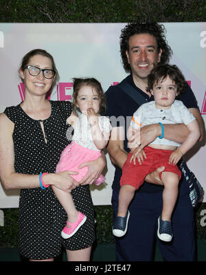 Los Angeles, CA, USA. Apr 30, 2017. Clients, à Zimmer Children's Museum "Nous jouons tous' Événement Au Zimmer Children's Museum en Californie le 30 avril 2017. Credit : Fs/media/Alamy Punch Live News Banque D'Images