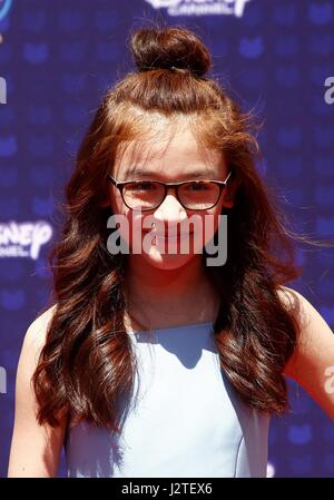 Anna Cathcart au niveau des arrivées pour Disney Radio Music Awards - Arrivals 2, Microsoft Theatre, Los Angeles, CA, le 29 avril 2017. Photo par : JA/Everett Collection Banque D'Images