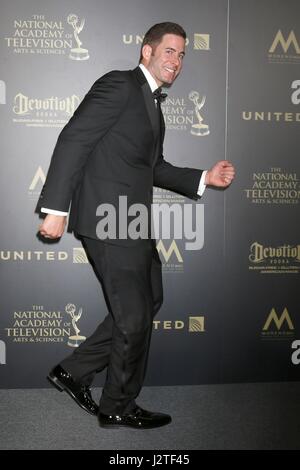 Pasadena, États-Unis. Apr 30, 2017. Tarek El Moussa dans la salle de presse pour 44th Annual Daytime Emmy Awards - Salle de presse, Pasadena Civic Centre, Pasadena, CA, le 30 avril 2017. Credit : Priscilla Grant/Everett Collection/Alamy Live News Banque D'Images