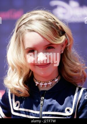 Los Angeles, Californie, USA. Apr 29, 2017. Grâce aux arrivées de McKenna Disney Radio Music Awards - Arrivals 2, Microsoft Theatre, Los Angeles, CA, le 29 avril 2017. Credit : JA/Everett Collection/Alamy Live News Banque D'Images