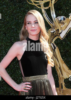 Pasadena, Californie, USA. Apr 30, 2017. Chloe Lanier, au 44th Annual Awards Daytime Emmy à l'Itinérance Pasadena Civic Auditorium en Californie le 30 avril 2017. Credit : Fs/media/Alamy Punch Live News Banque D'Images