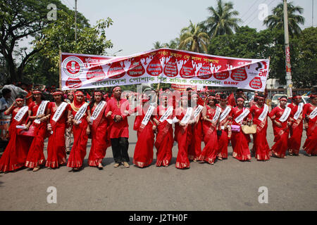 Dhaka, Bangladesh. 1er mai 2017. Les travailleurs du vêtement au Bangladesh prendre part à un premier mai à Dhaka, Bangladesh, le 1 mai 2017. Credit : Suvra Kanti Das/ZUMA/Alamy Fil Live News Banque D'Images