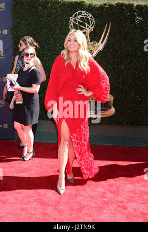 Pasadena, CA, USA. Apr 30, 2017. LOS ANGELES - jan 30 : Daphne oz à la 44e Prix Daytime Emmy - Les arrivées au Pasadena Civic Auditorium le 30 avril 2017 à Pasadena, CA Crédit : Kathy Hutchins/via Zuma Zuma/fil Wire/Alamy Live News Banque D'Images