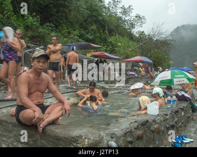 Wulai, Taiwan - 09 octobre, 2016 : piscines publiques avec de l'eau à partir de hot springs Banque D'Images