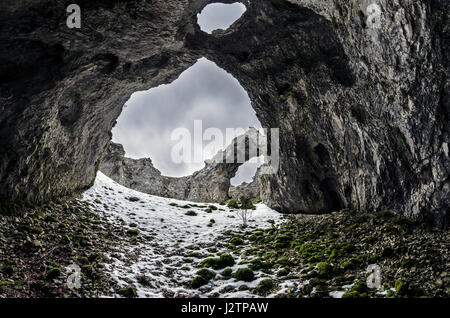 Le grand trou (Lubierriko Aundia Zulo - Urbasa) Banque D'Images