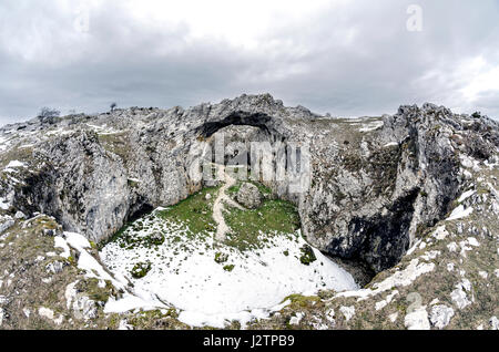 Le grand trou (Lubierriko Aundia Zulo - Urbasa) Banque D'Images