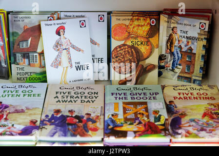 Spoof célèbre Coccinelle et cinq titres de livres, y compris cinq rendez-vous pas de gluten et cinq rendez-vous d'être parent et la coccinelle livre de la gueule de bois et l'Sickie. Banque D'Images