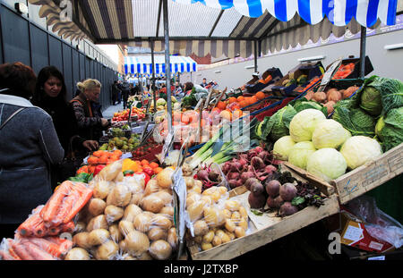 Fruits et légumes du marché décrochage, Moore Street, le centre-ville de Dublin, Irlande, République d'Irlande Banque D'Images