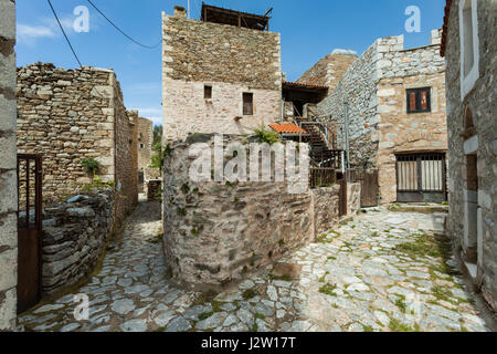 En printemps, Vathia village abandonné sur la péninsule de Mani, Péloponnèse, Grèce. Banque D'Images