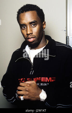 Sean Combs, Diddy ou P. Diddy photographié à Philadelphie, PA d'effectuer à l'Core-States Spectrum le 29 novembre 1997. © Scott Weiner /MediaPunch. Banque D'Images