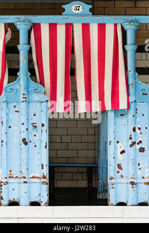 Un cadre orné, et, jusque-là négligés dans la cabine de l'évolution des bains de Victoria, Manchester, Angleterre Banque D'Images