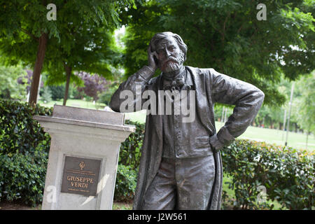 Statue de Giuseppe Verdi dans le Parc de Doña Casilda, Bilbao. Banque D'Images