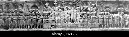 L'Arc de Constantin est un arc de triomphe à Rome, construit en 315 après JC. La frise du forum sur l'arc présente des scènes de diverses victoires impériales, commémorant la victoire de l'empereur Constantin sur Maxence. C'est un monument architectural romain important, mêlant des styles antérieurs à de nouveaux éléments du règne de Constantin. Banque D'Images