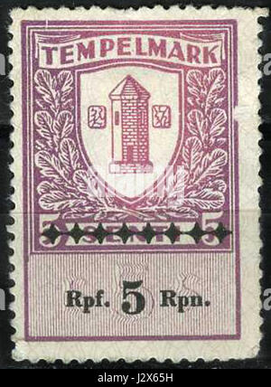 Cette étiquette adhésive estonienne, datée de 1941, représente un timbre émis pendant une période agitée de l'histoire, la région étant sous occupation. La dénomination 5pf reflète les conditions économiques de l'époque, symbolisant la période de la seconde Guerre mondiale dans les états baltes. Banque D'Images