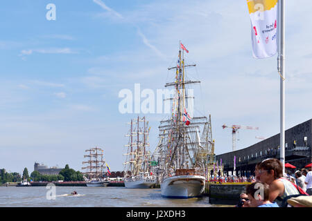 Port bondé d'Anvers au cours de jour de départ des courses de grands voiliers, le 10 juillet 2016 à Anvers, Belgique Banque D'Images