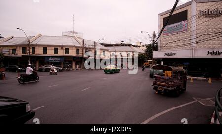 Charuwat Charoen Kung Road à l'intersection de la route des Bangkok Thaïlande Banque D'Images