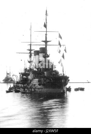 Le cuirassé Borodino était un navire de guerre de la marine impériale russe qui a participé à la guerre russo-japonaise (1904-1905). Il participe à la bataille de Tsushima avant d'être coulé, marquant une perte navale importante. Banque D'Images