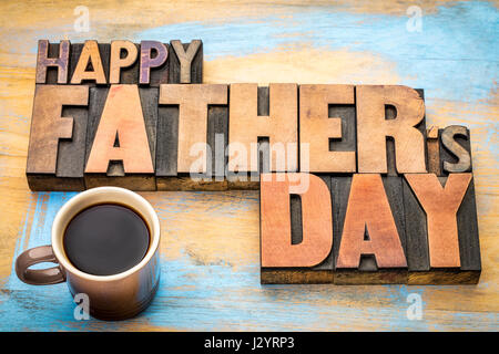 Happy father's day Greeting Card dans la typographie vintage type de blocs d'impression avec une tasse de café Banque D'Images