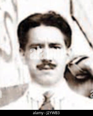 Cette image est un portrait recadré de Giovanni Battista Caproni, figure influente dans le domaine de l'aviation et de l'ingénierie. Connu pour son travail en Italie, les contributions de Caproni ont été cruciales pour le développement des premières conceptions d'avions. Banque D'Images